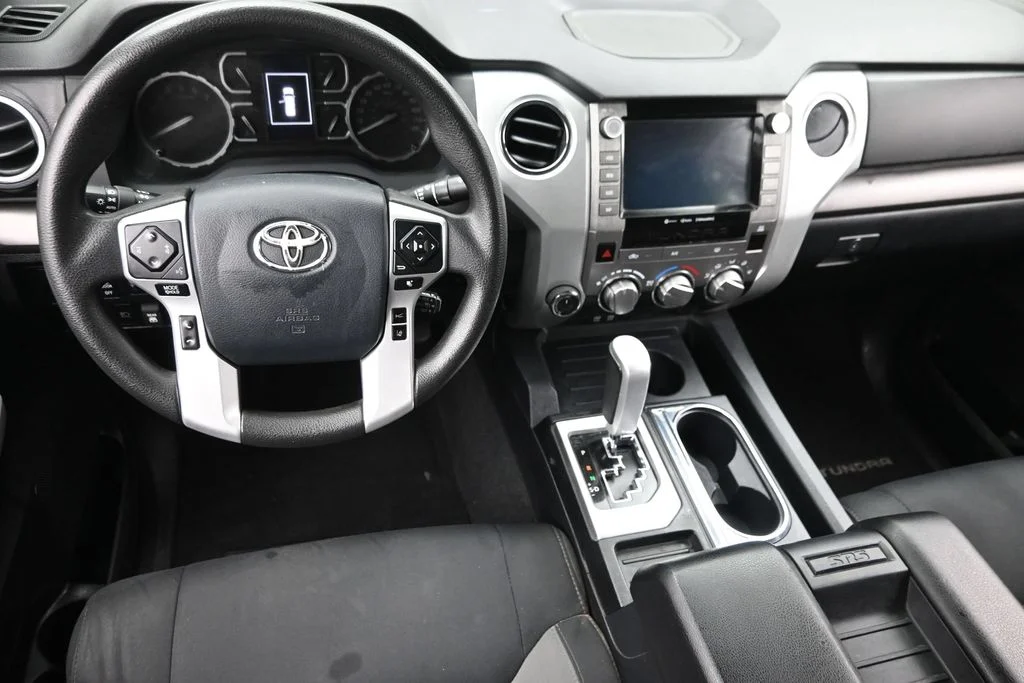 Used 2020 White Toyota SR5 image 14