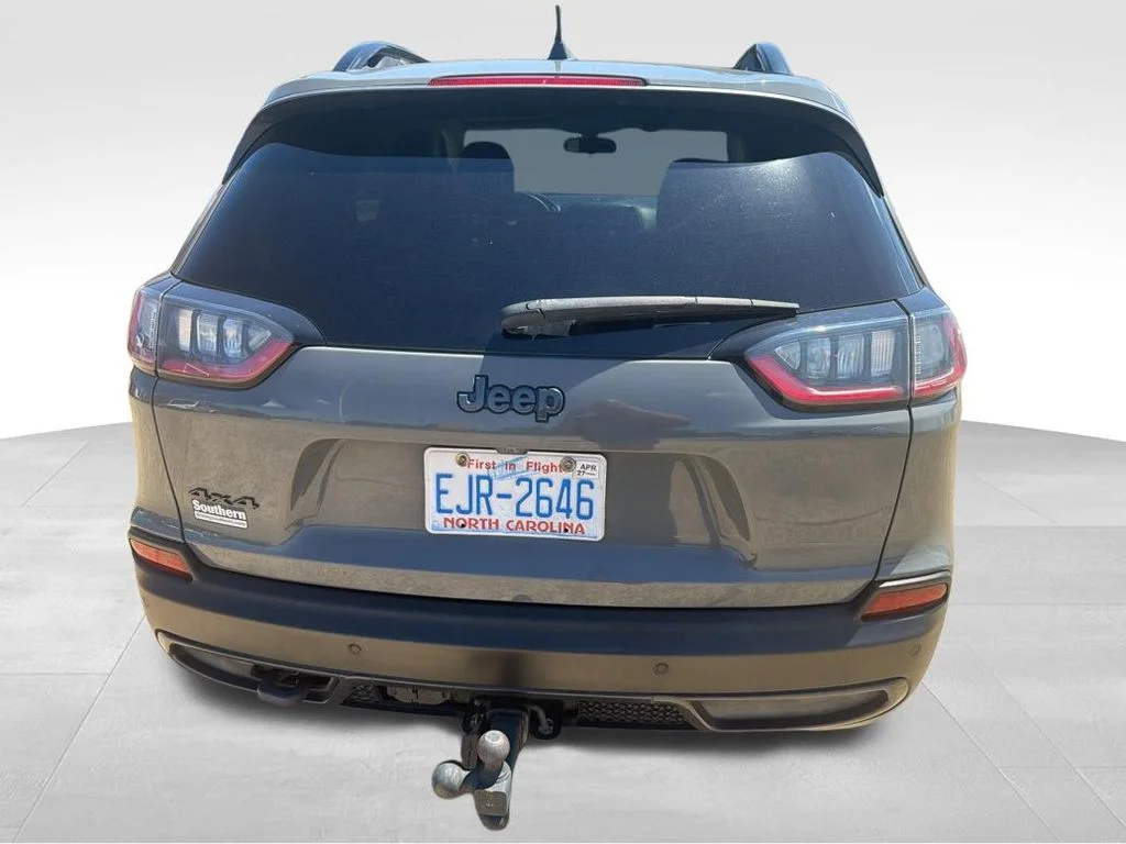 Used 2019 Gray Jeep Latitude image 5