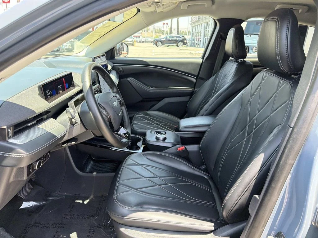 Used 2023 Vapor Blue Metallic Ford Select image 21