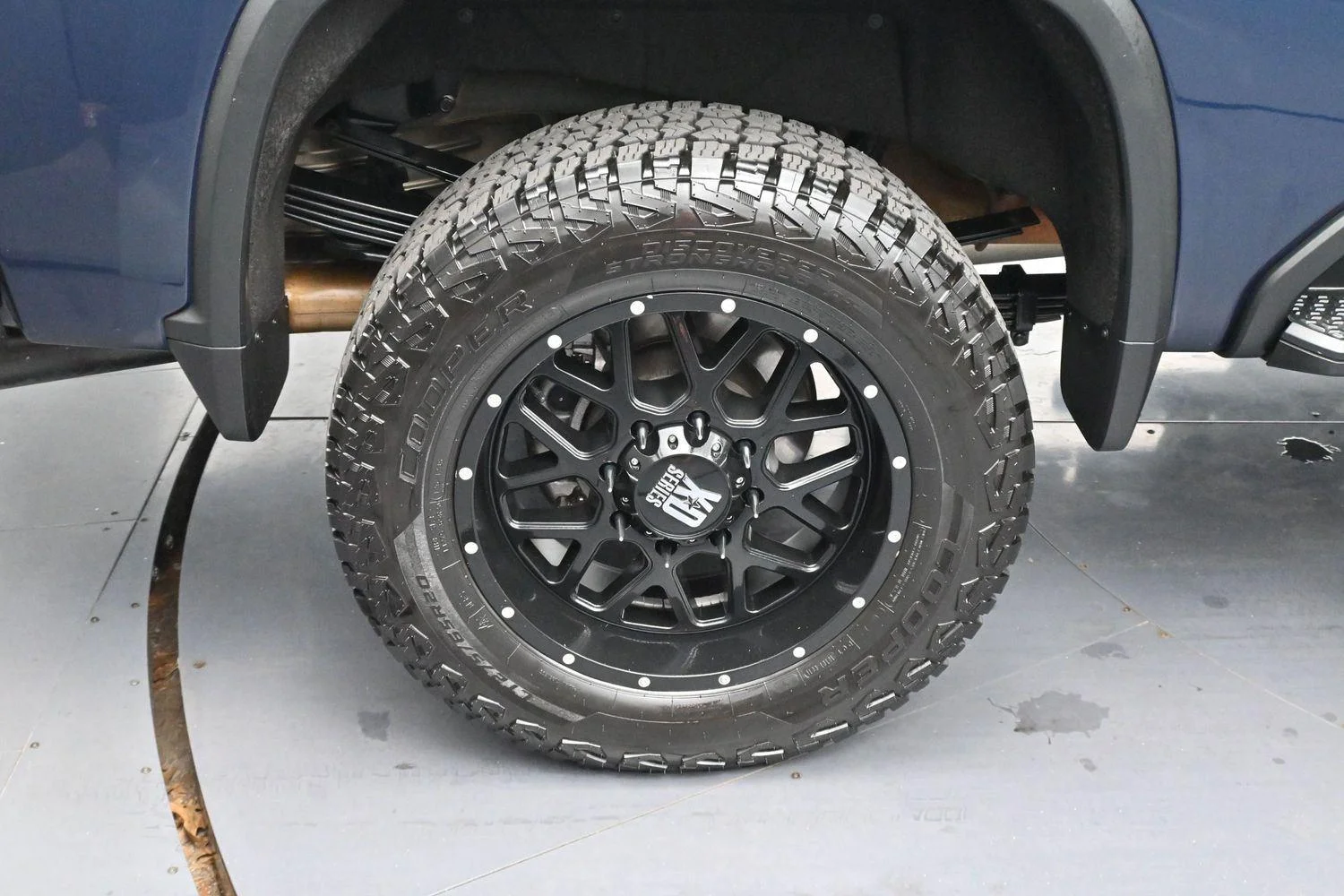 Used 2020 NORTHSKY BLUE METALLIC Chevrolet High Country image 35