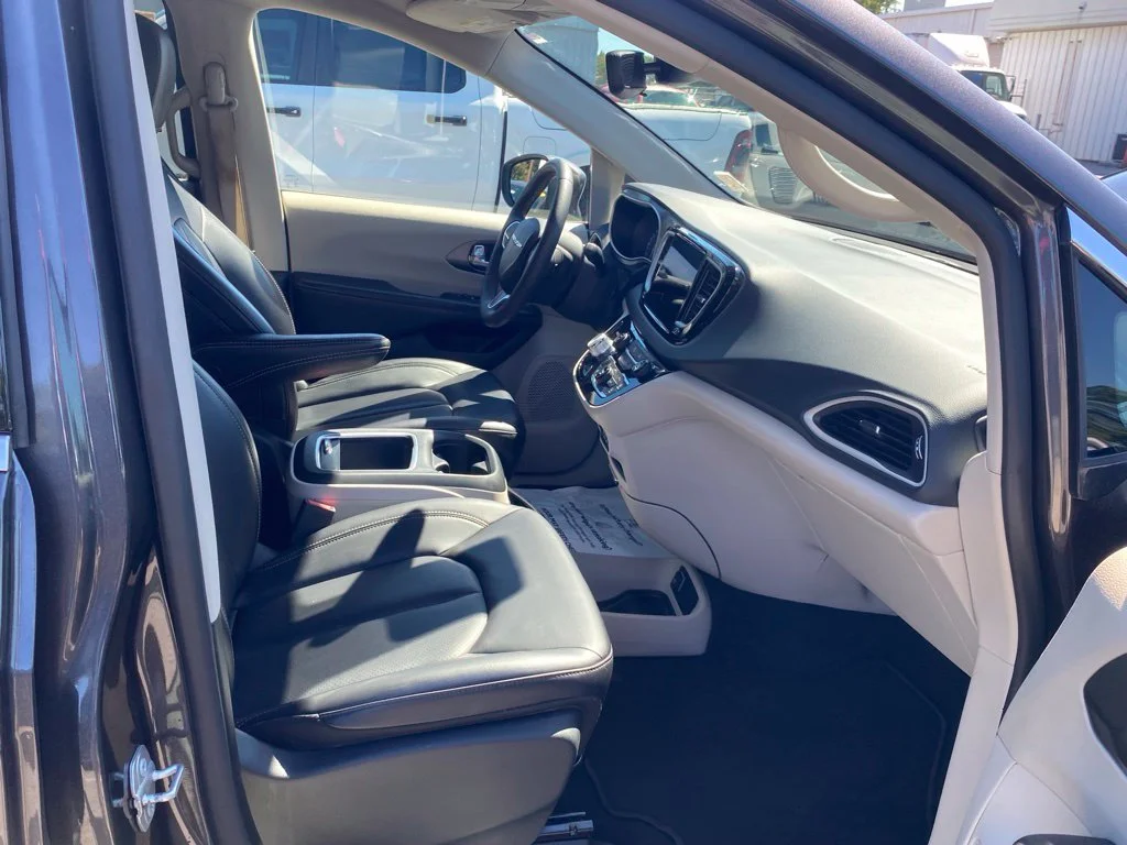 Used 2023 Gray Chrysler Touring L image 17