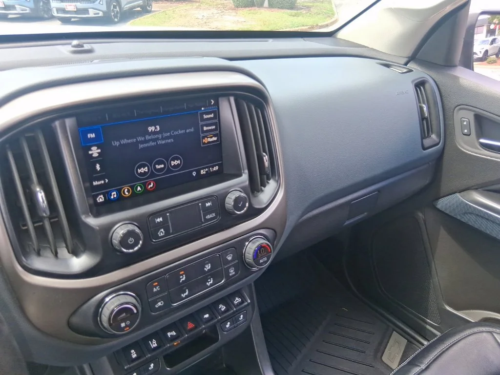 Used 2022 White Chevrolet Z71 image 13