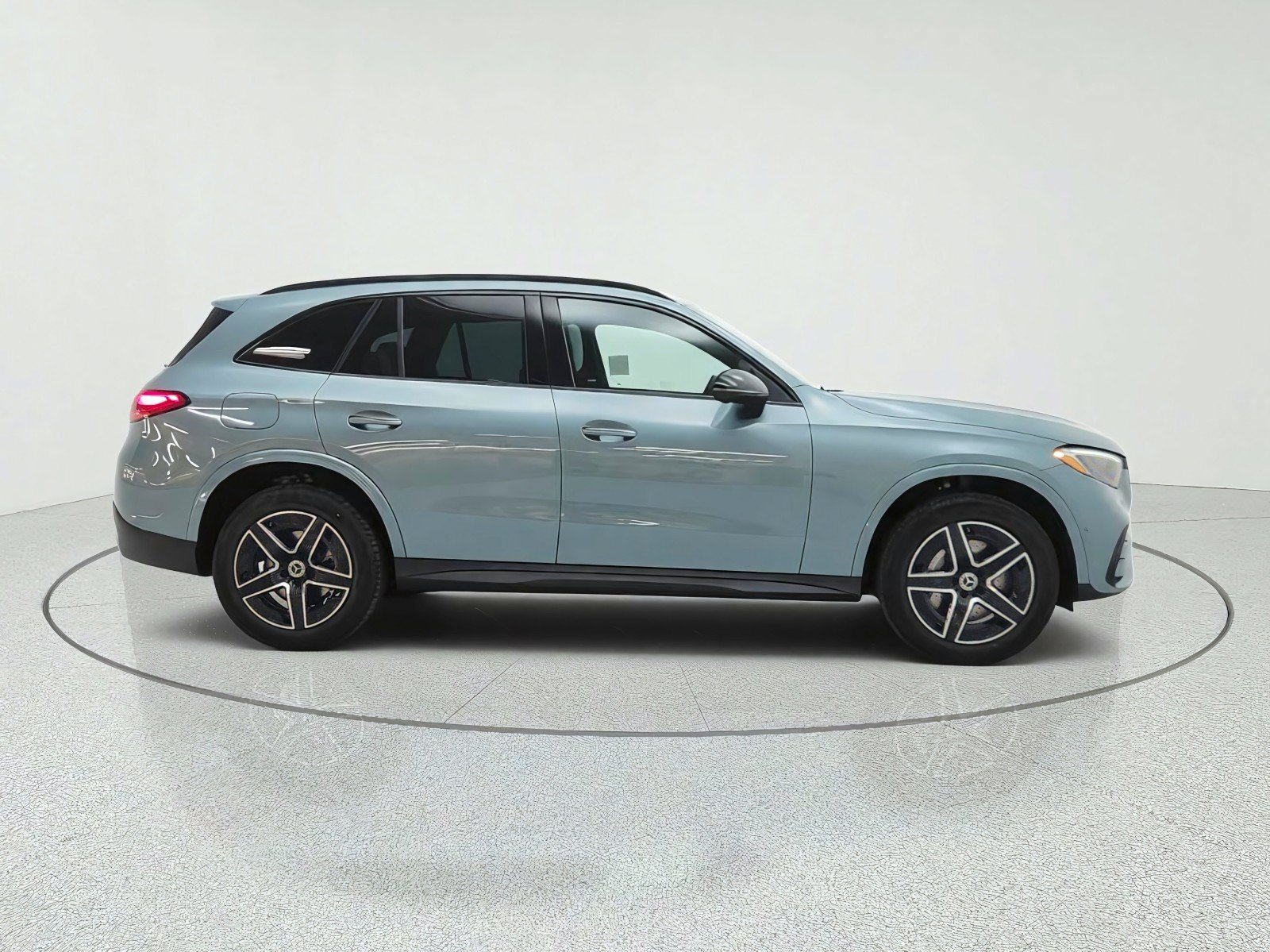 New 2027 Verde Silver Metallic Mercedes-Benz GLC 300 SUV image 25