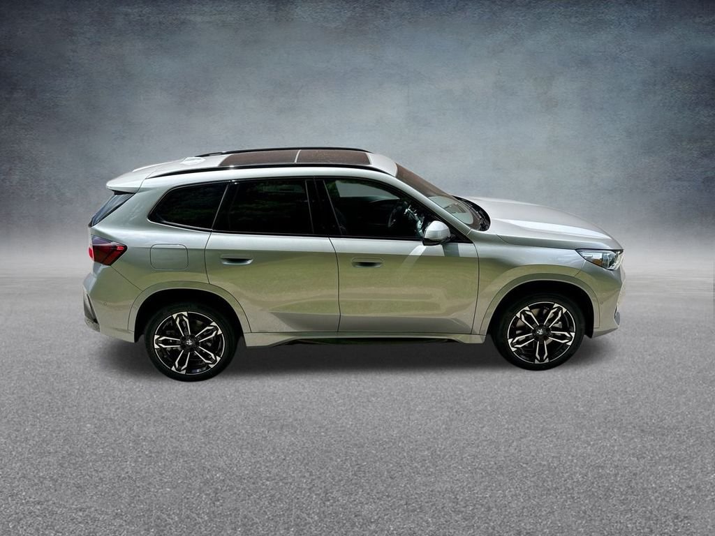 Used 2025 Silver BMW xDrive28i image 10