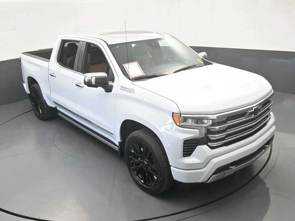 Used 2026 Summit White Chevrolet High Country image 70