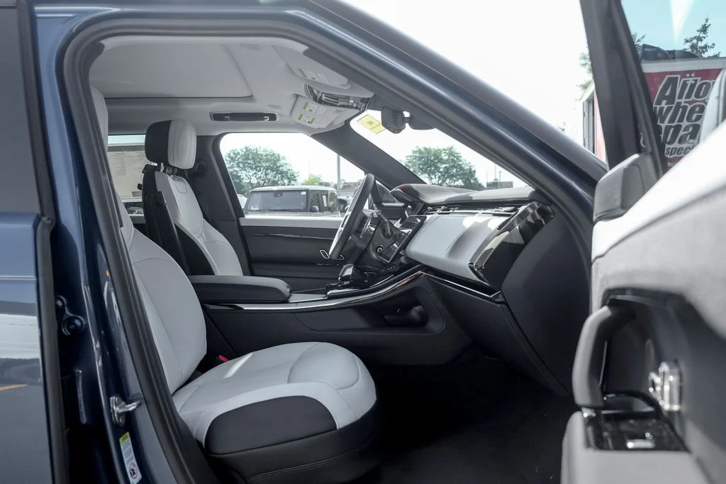 New 2027 Varesine Blue Land Rover Dynamic SE image 22