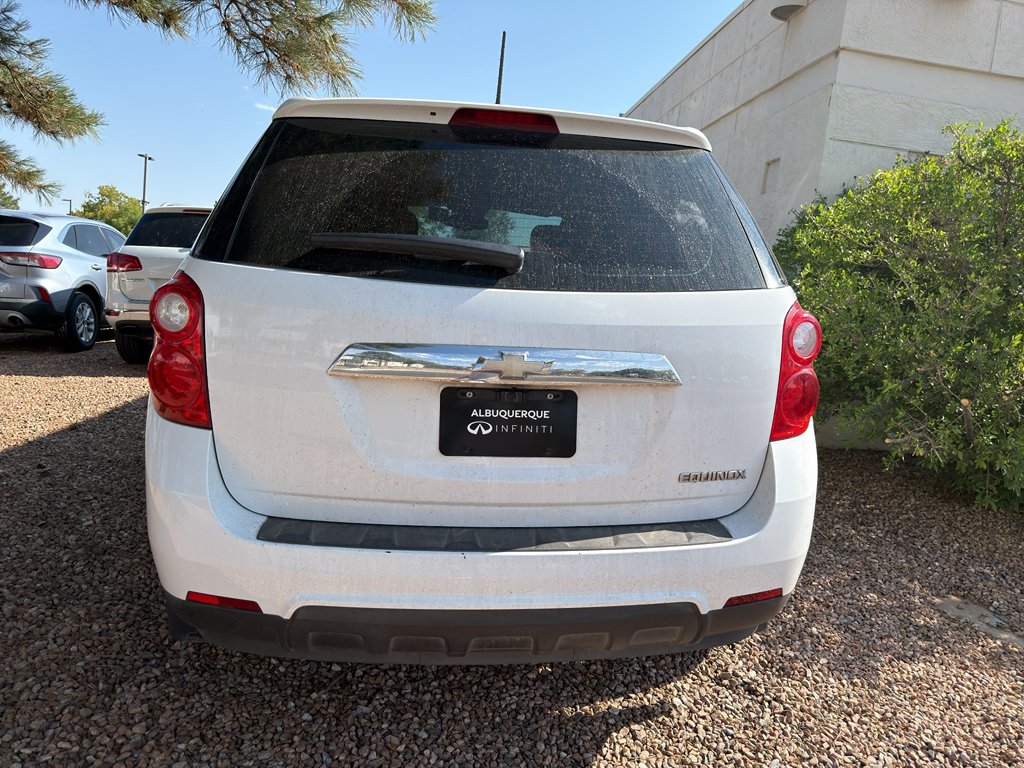 Used 2015 white Chevrolet LS image 4