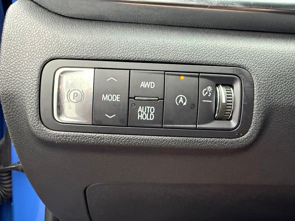 Used 2025 Metallic GMC Elevation image 28
