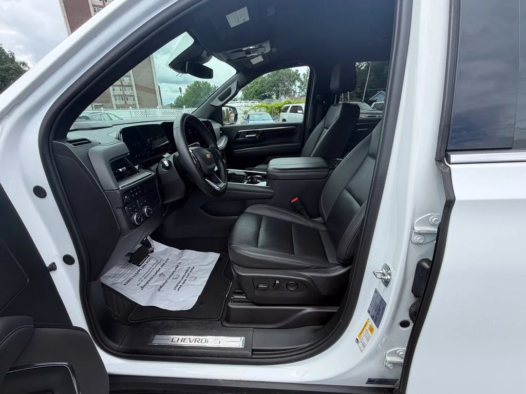 Used 2025 Summit White Chevrolet LT image 27
