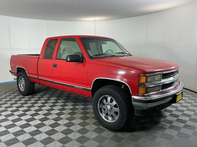 Used 1995  Chevrolet Cheyenne image 2