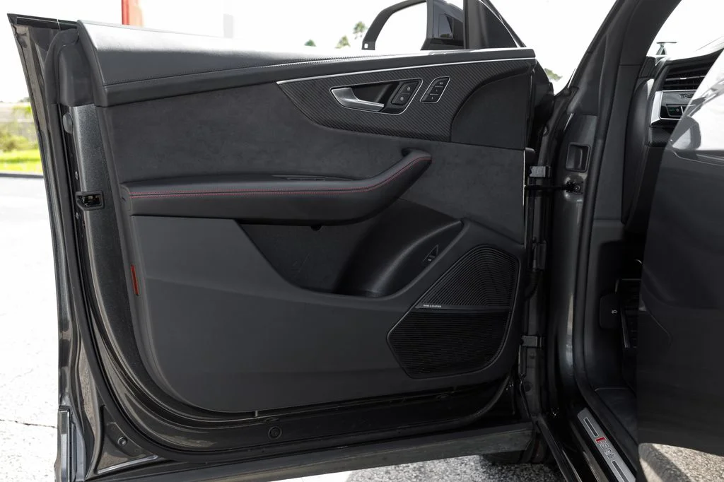 Used 2023  Audi 4.0T image 28