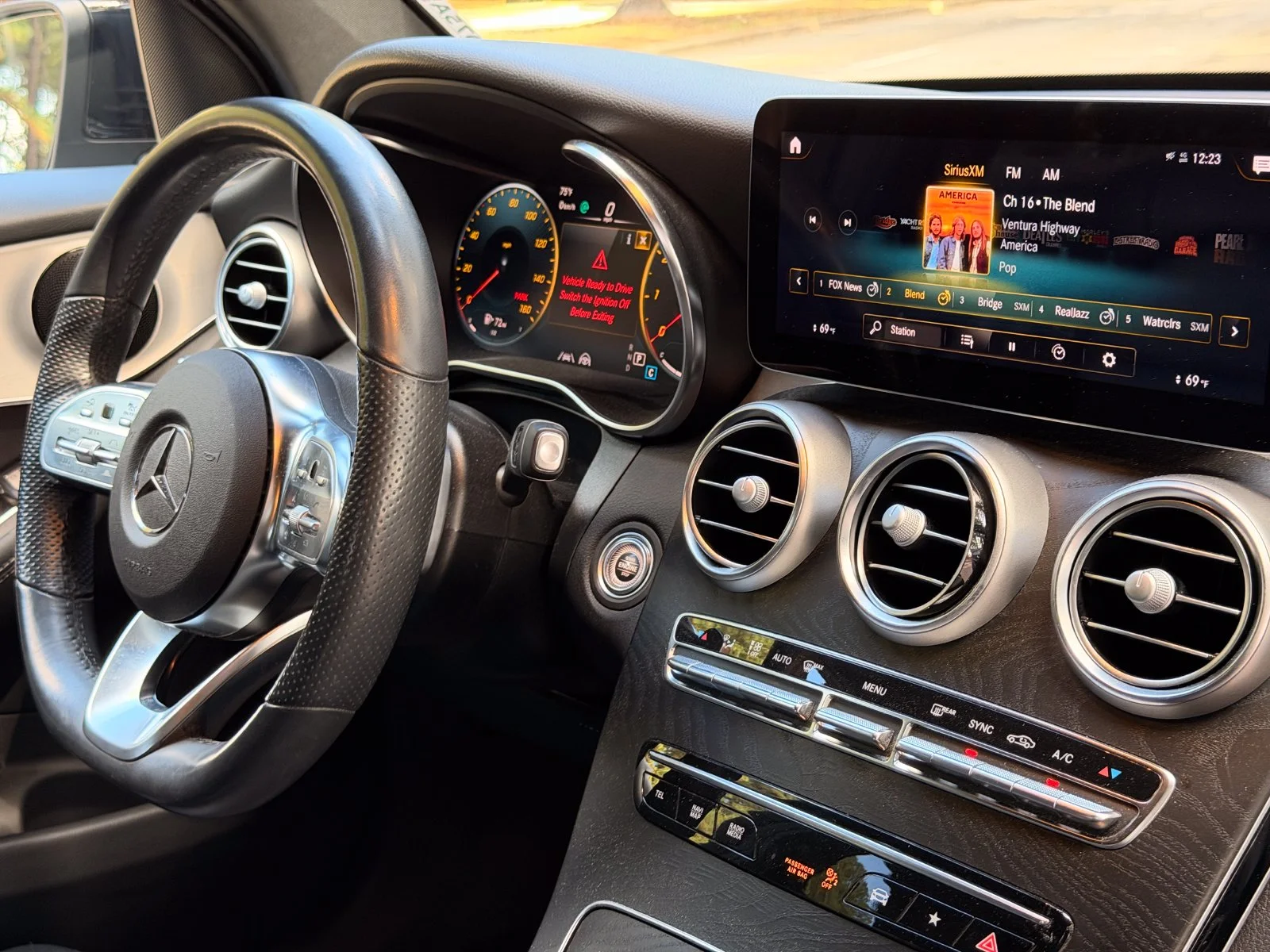 Used 2022 Selenite Gray Metallic Mercedes-Benz GLC 300 image 22
