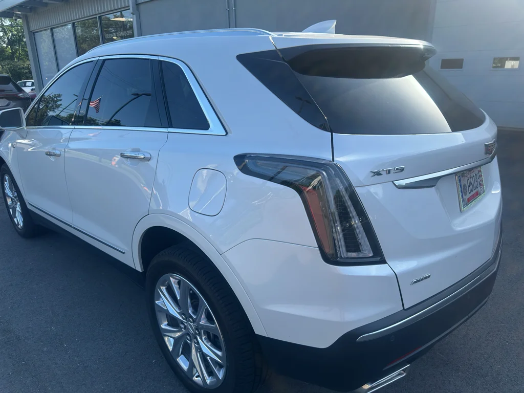 Used 2019 Crystal White Tricoat Cadillac Luxury AWD image 6