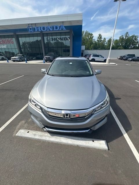 Used 2017 Silver Honda EX-L image 5