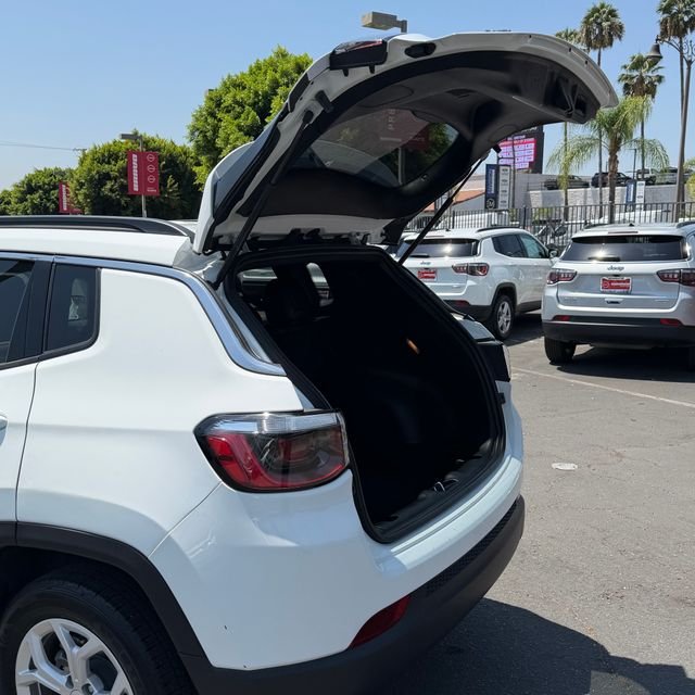 Used 2024 White Jeep Latitude image 8