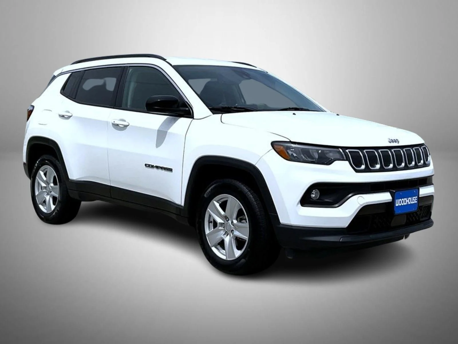 Used 2022 White Jeep Latitude image 3