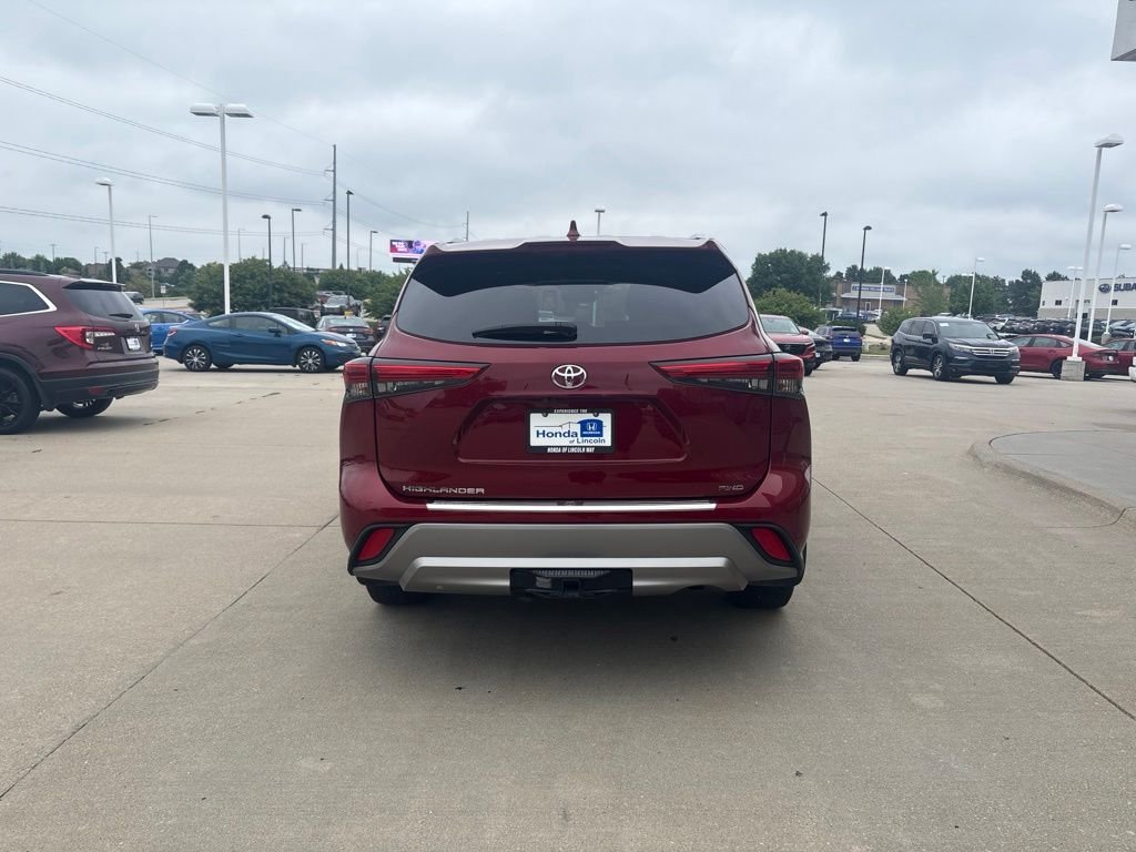 Used 2020 Pearl Toyota Platinum image 6