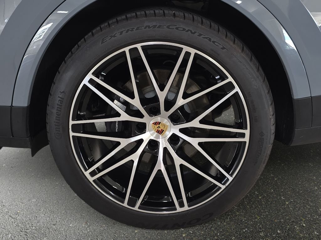 Used 2024 Gray Porsche Base image 32