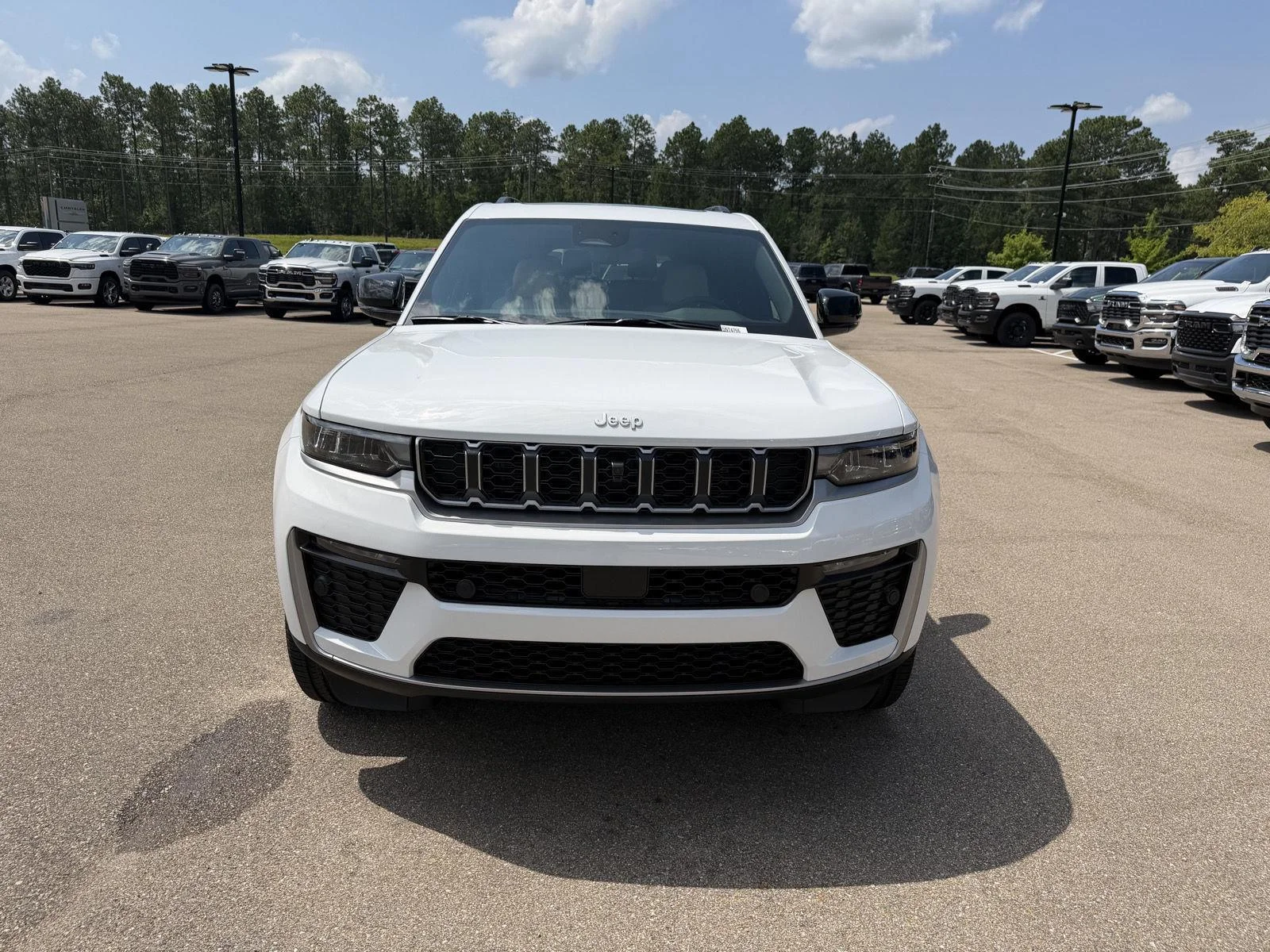 New 2026 Bright White Clear-Coat Exterior Paint Jeep Limited image 2