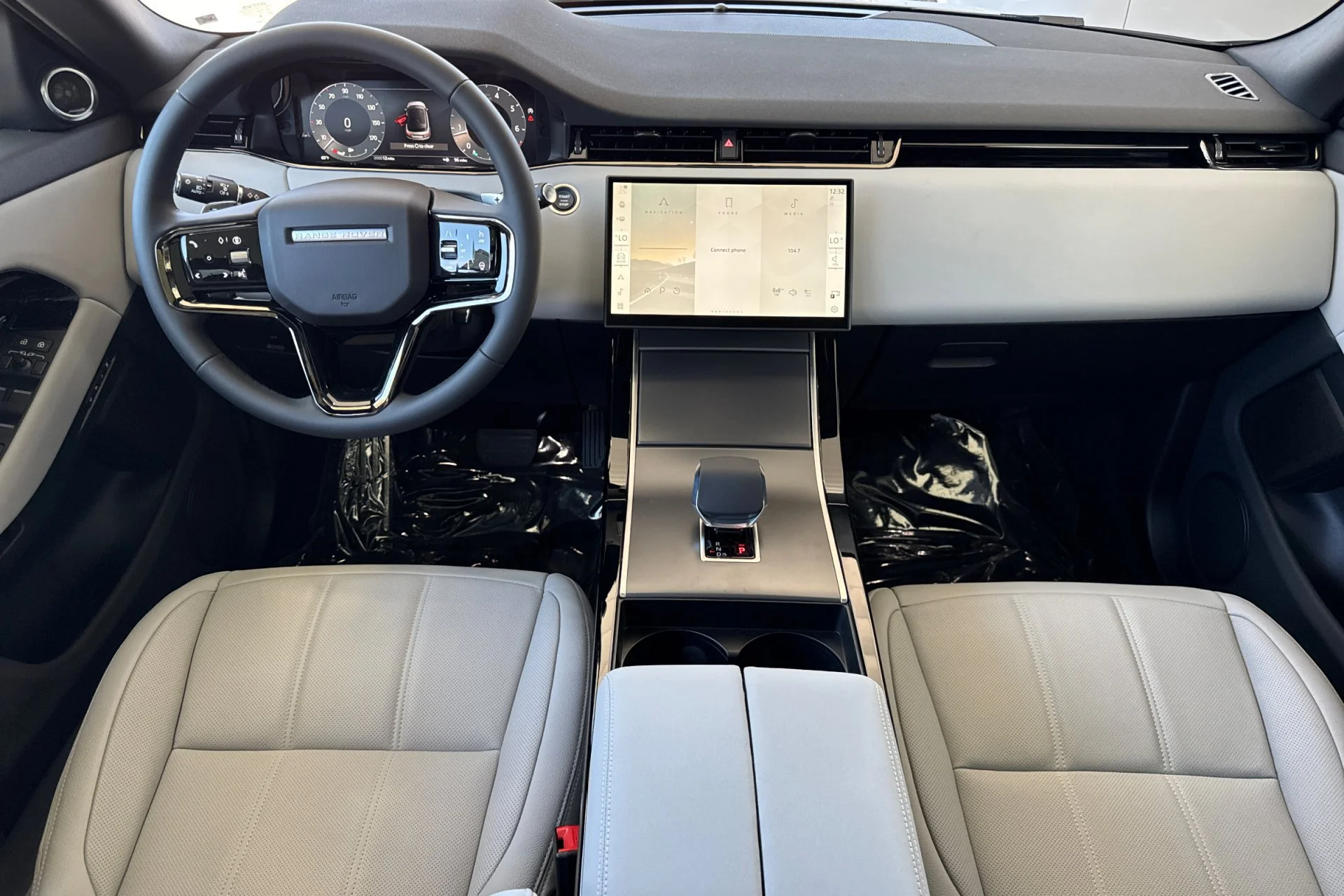 New 2026 ARROIOS GREY Land Rover Core S image 3