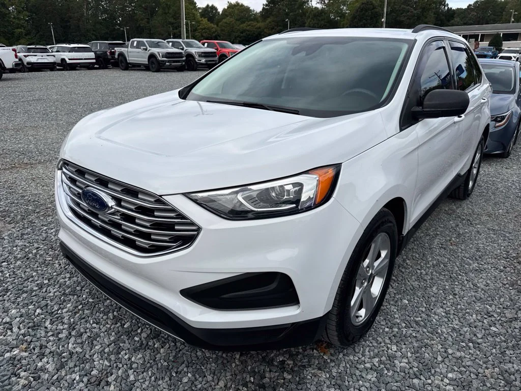 Used 2020 White Ford SE image 1
