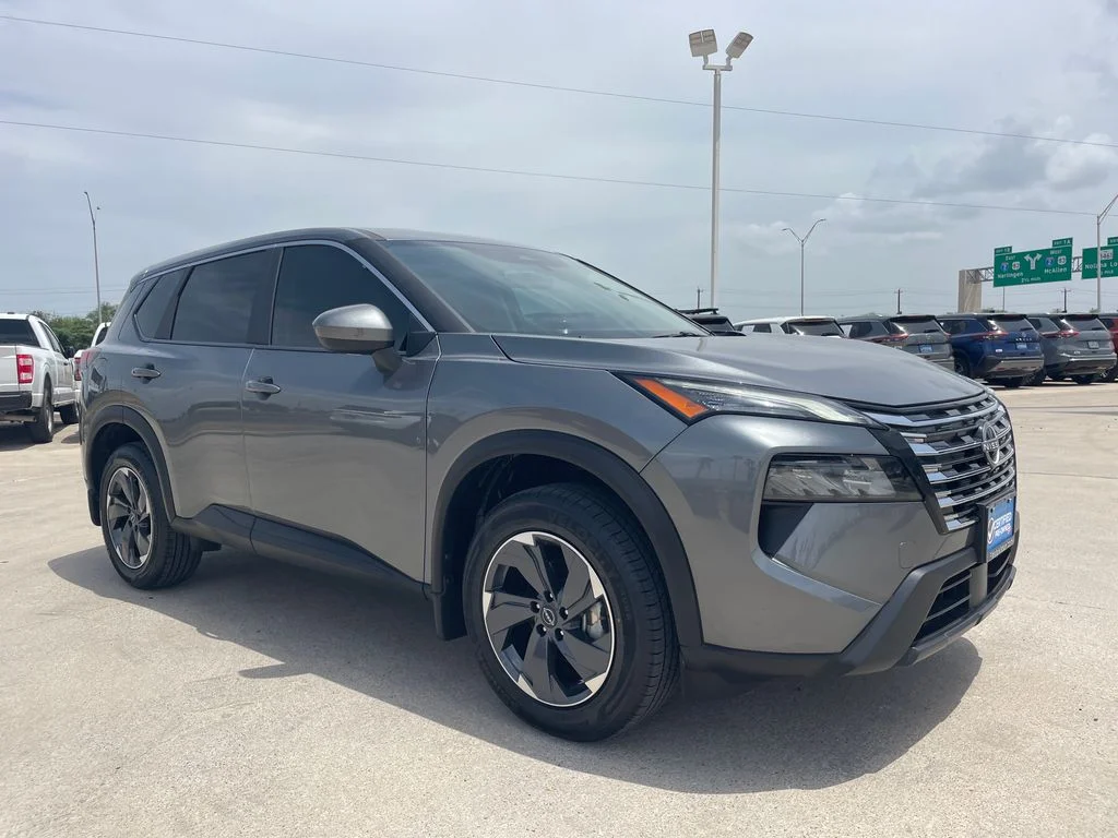 Used 2025 Gray Nissan SV image 7