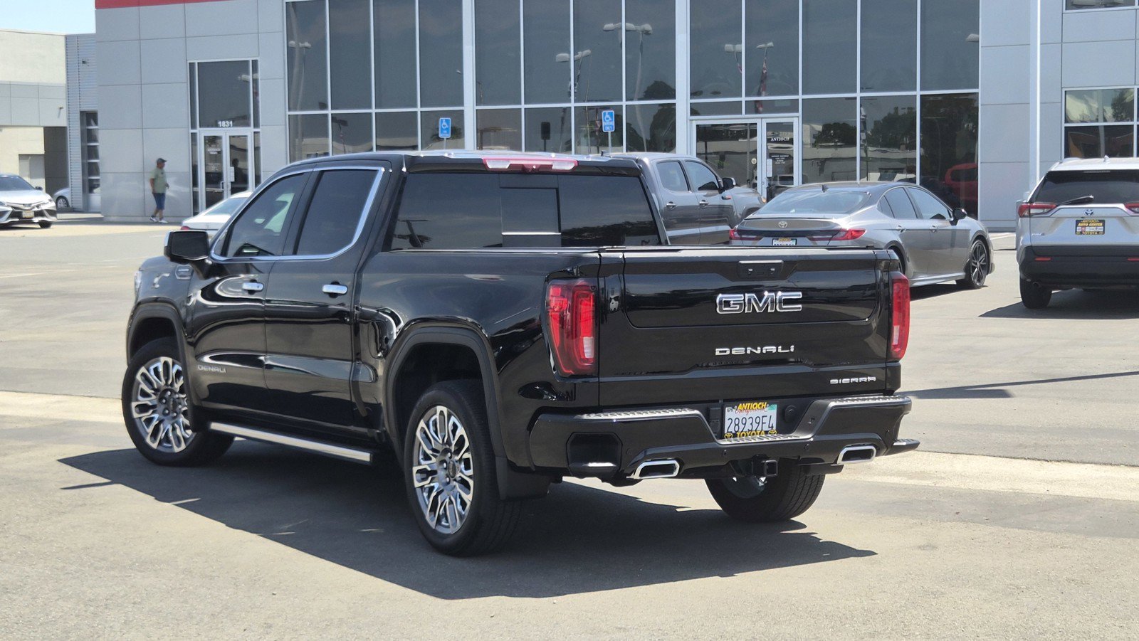 Used 2025 Onyx Black GMC Denali Ultimate image 6