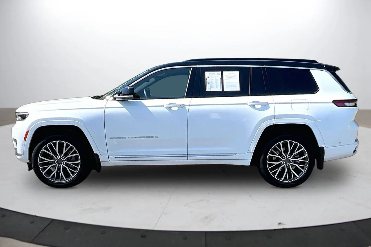 Used 2024 White Jeep Summit image 5