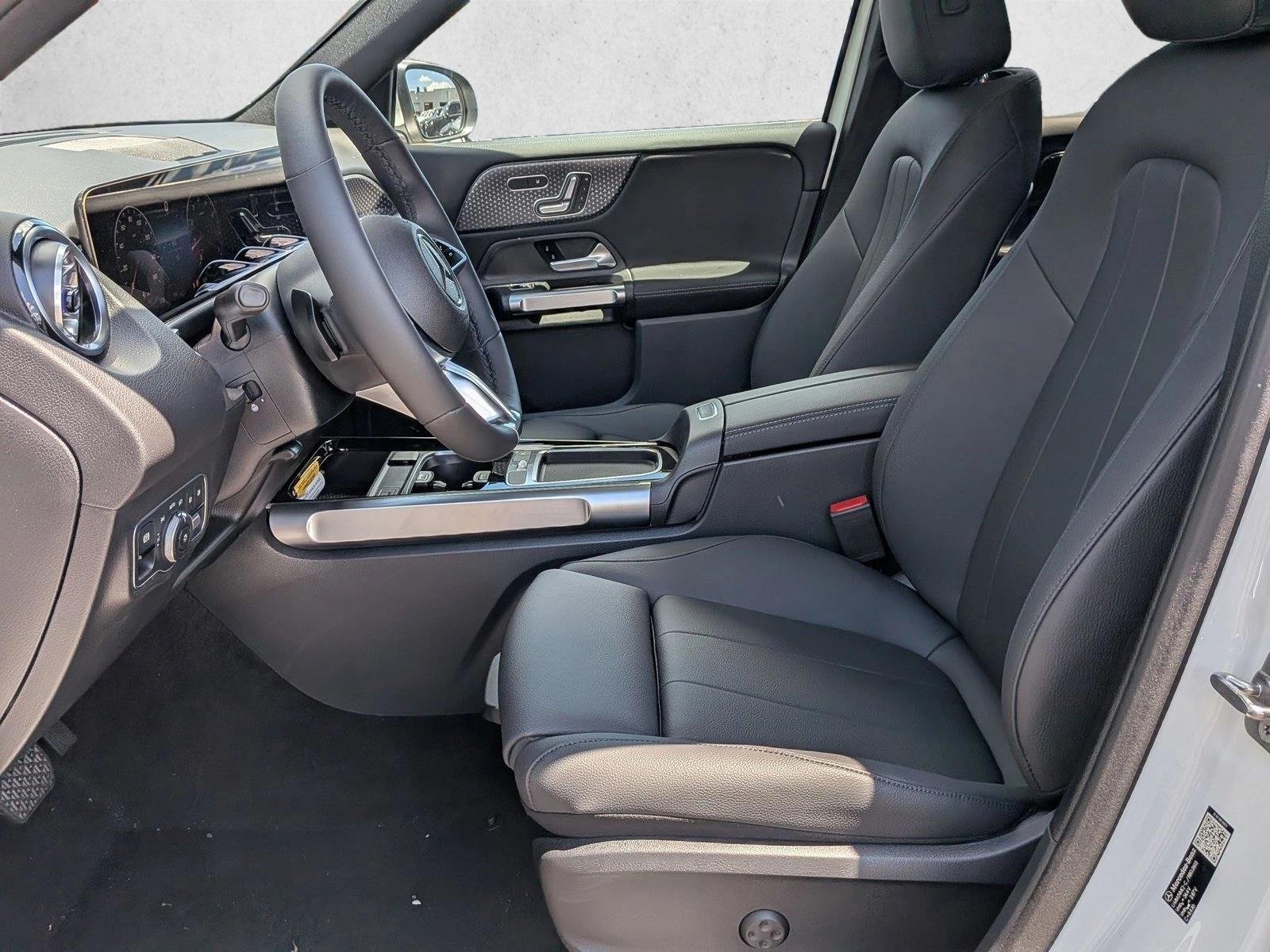 New 2026 Polar White Mercedes-Benz GLB250 image 4