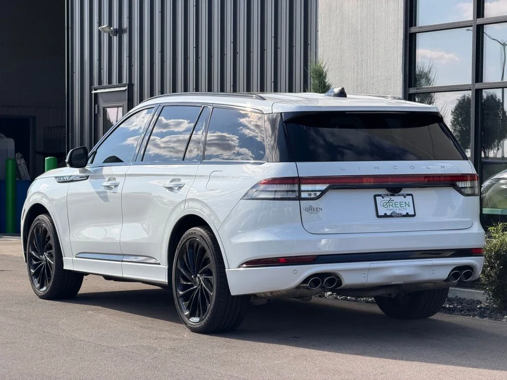 Used 2025 White Lincoln Reserve image 3
