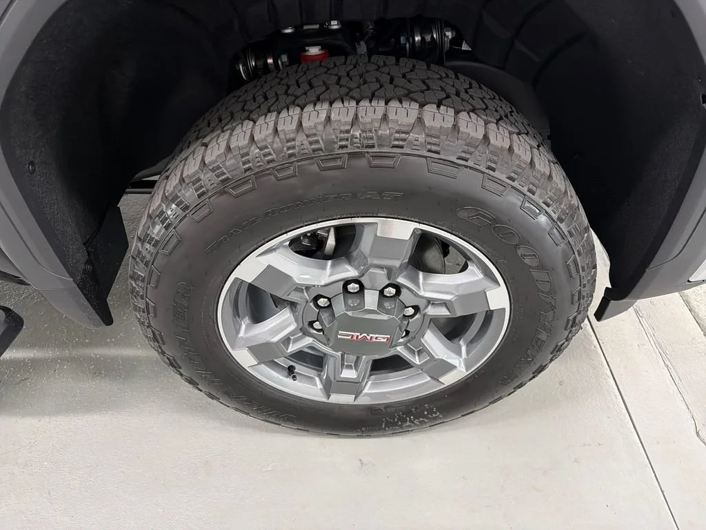 New 2026 Onyx Black GMC SLT image 4