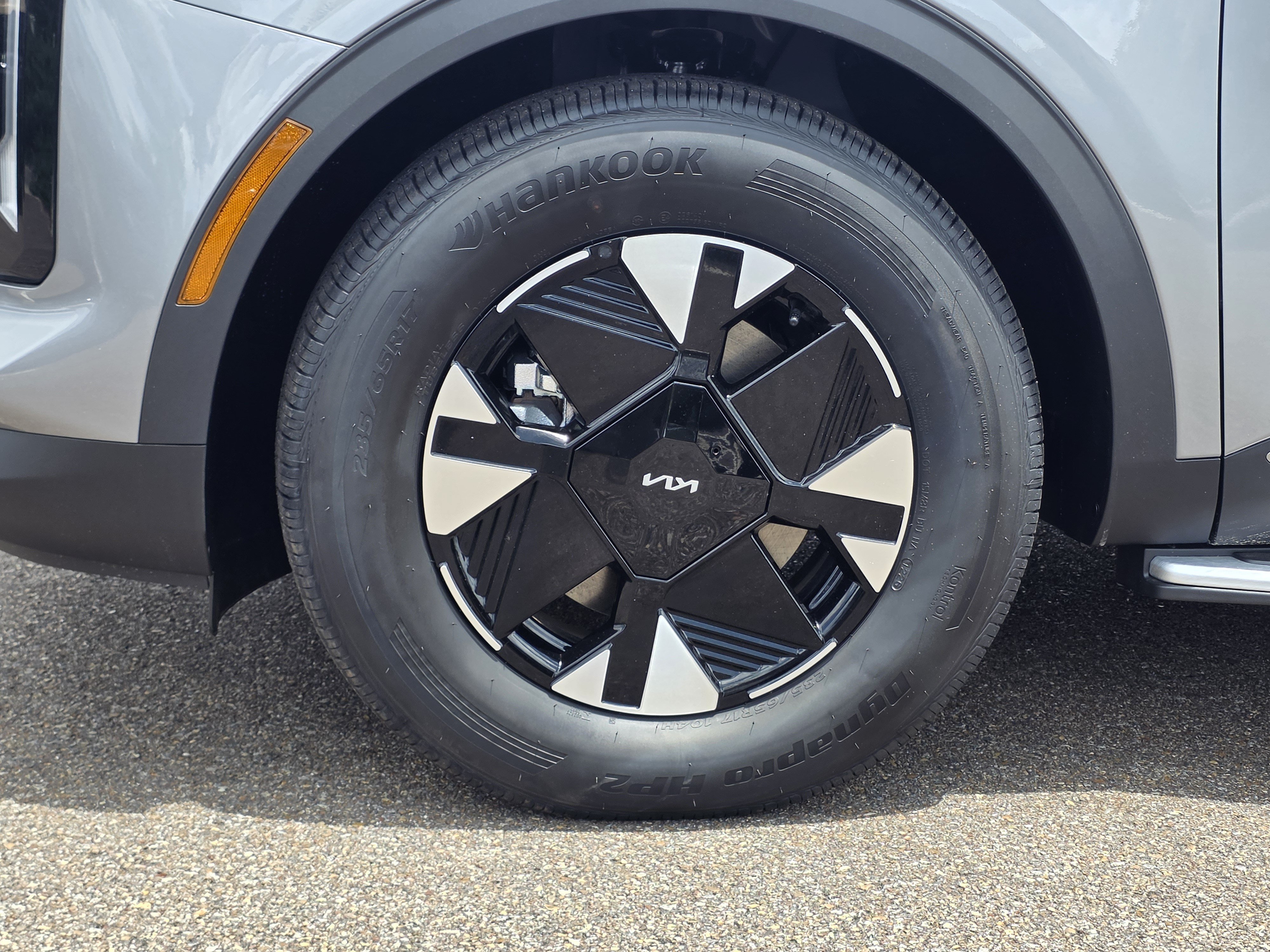 New 2026 Steel Gray Kia LX image 20