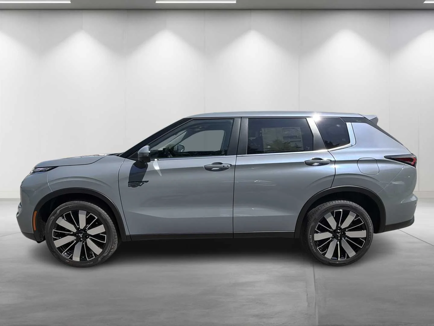 New 2026 Moonstone Gray Metallic Mitsubishi SE S-AWC image 4
