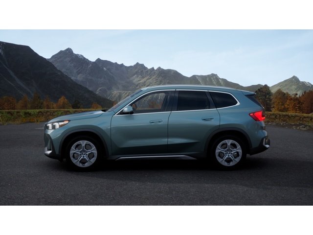 New 2026 Cape York Green Metallic BMW xDrive28i image 4