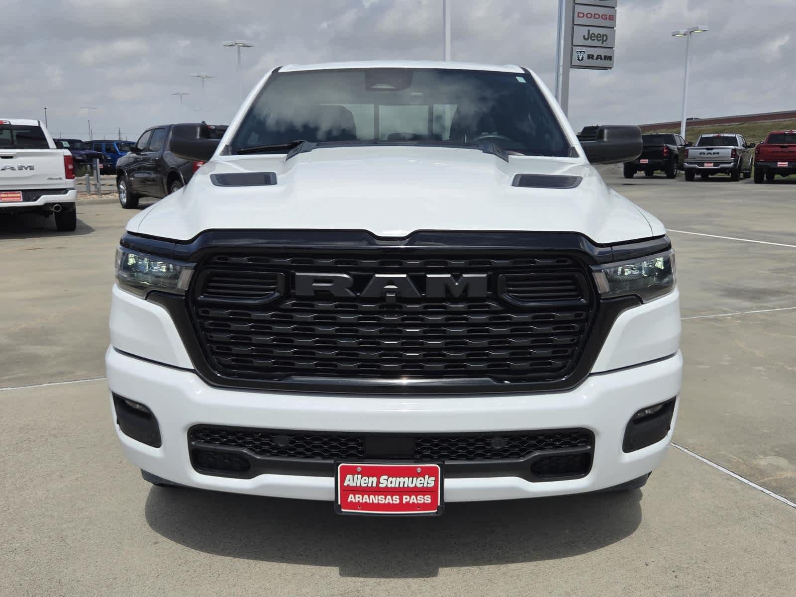 2026 RAM 1500 Express - Photo 8