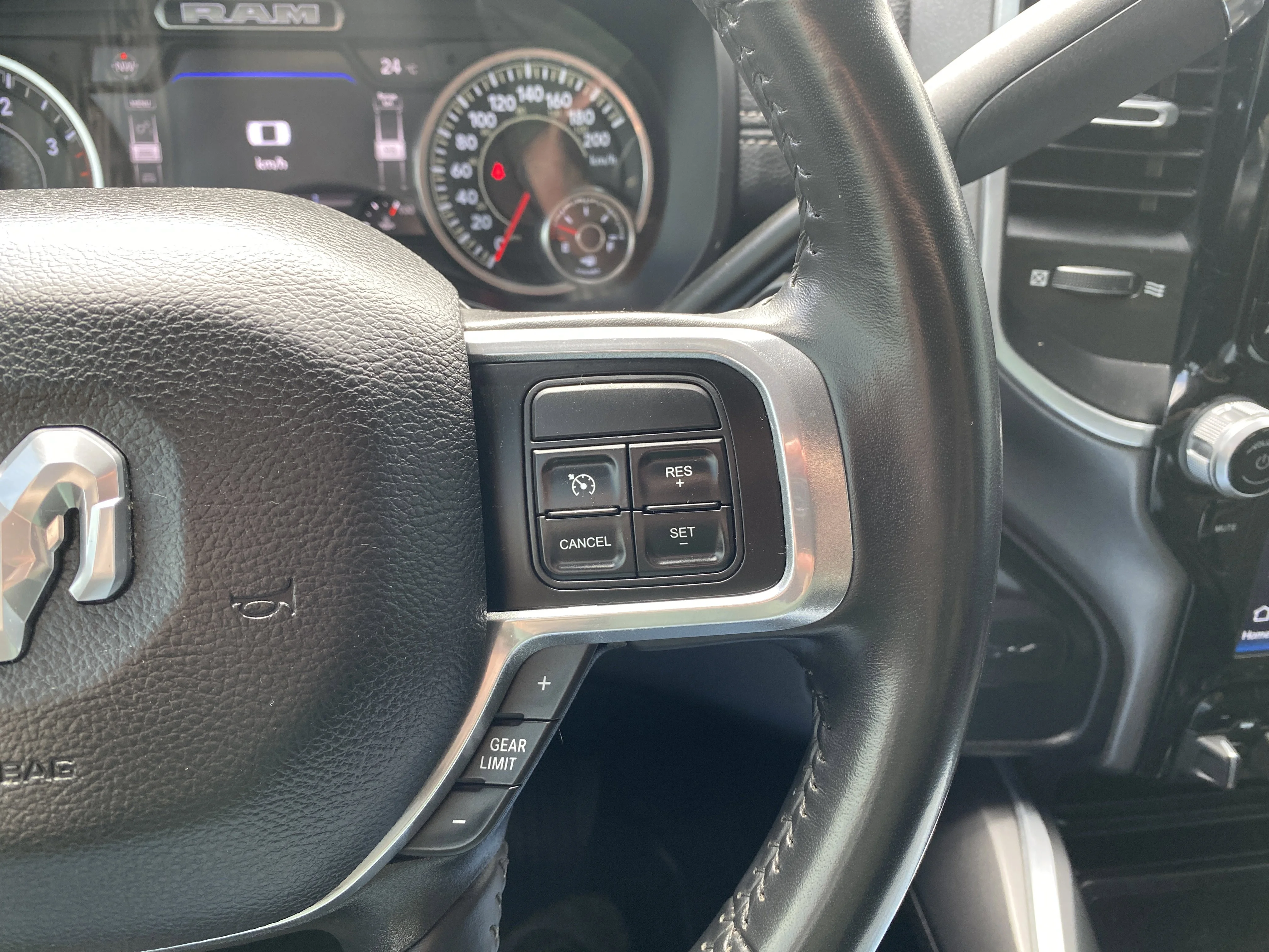 Used 2022 White Ram Laramie MEGA CAB * 12 DISPLAY * DIGITAL REARVIEW MIRROR * image 14