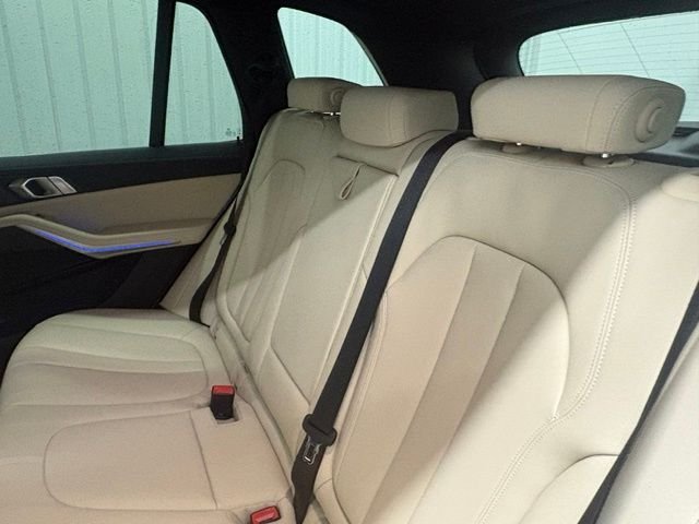 Used 2022 White BMW xDrive40i image 15