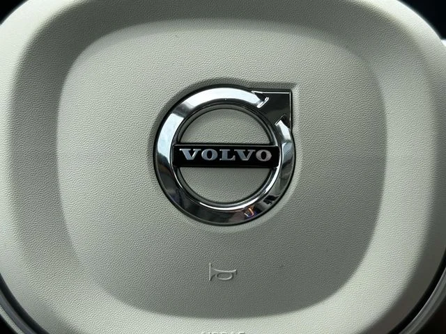 Used 2021 Blue Volvo T6 Momentum image 25