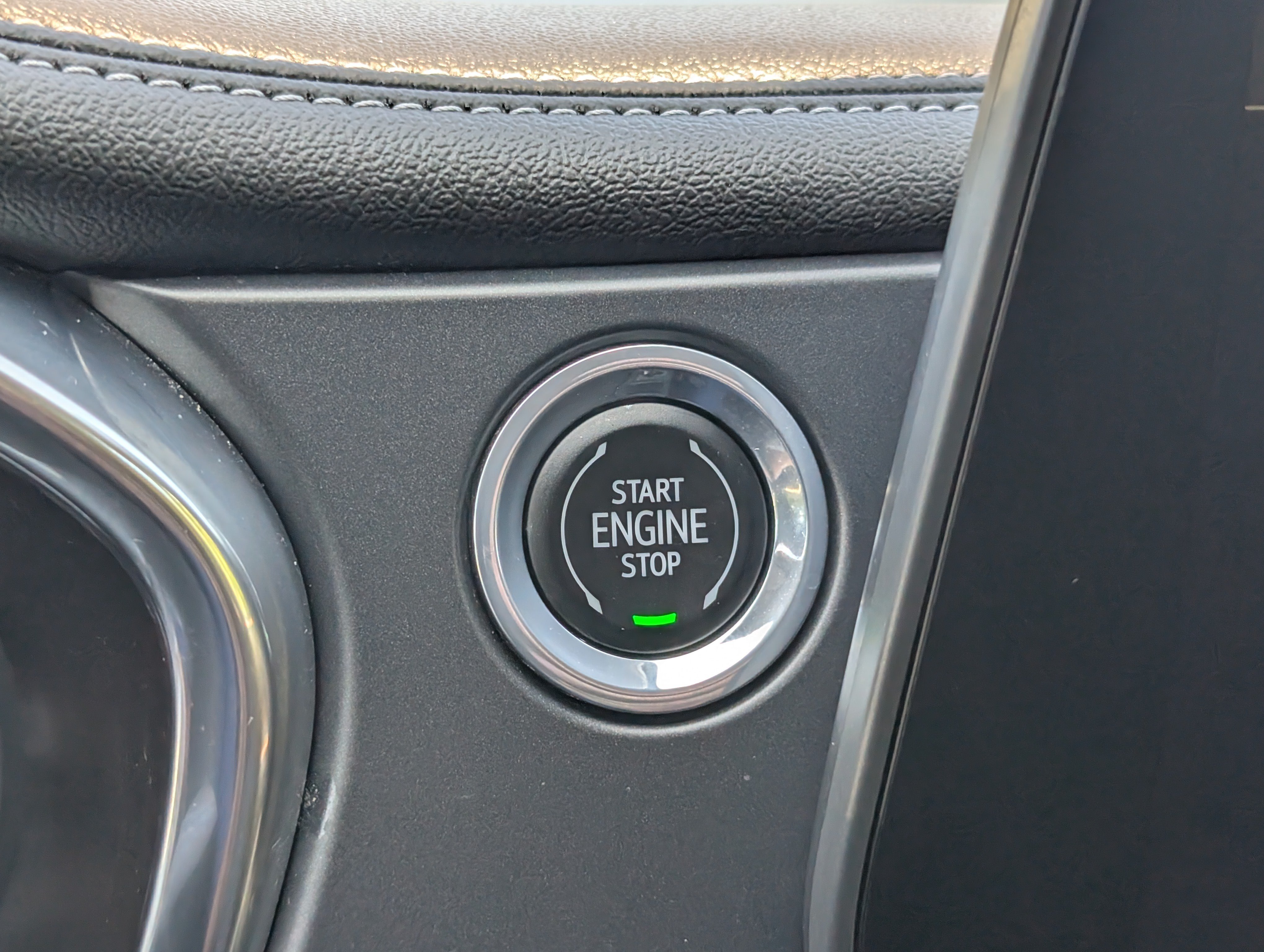 Used 2024 Summit White Chevrolet LT image 17