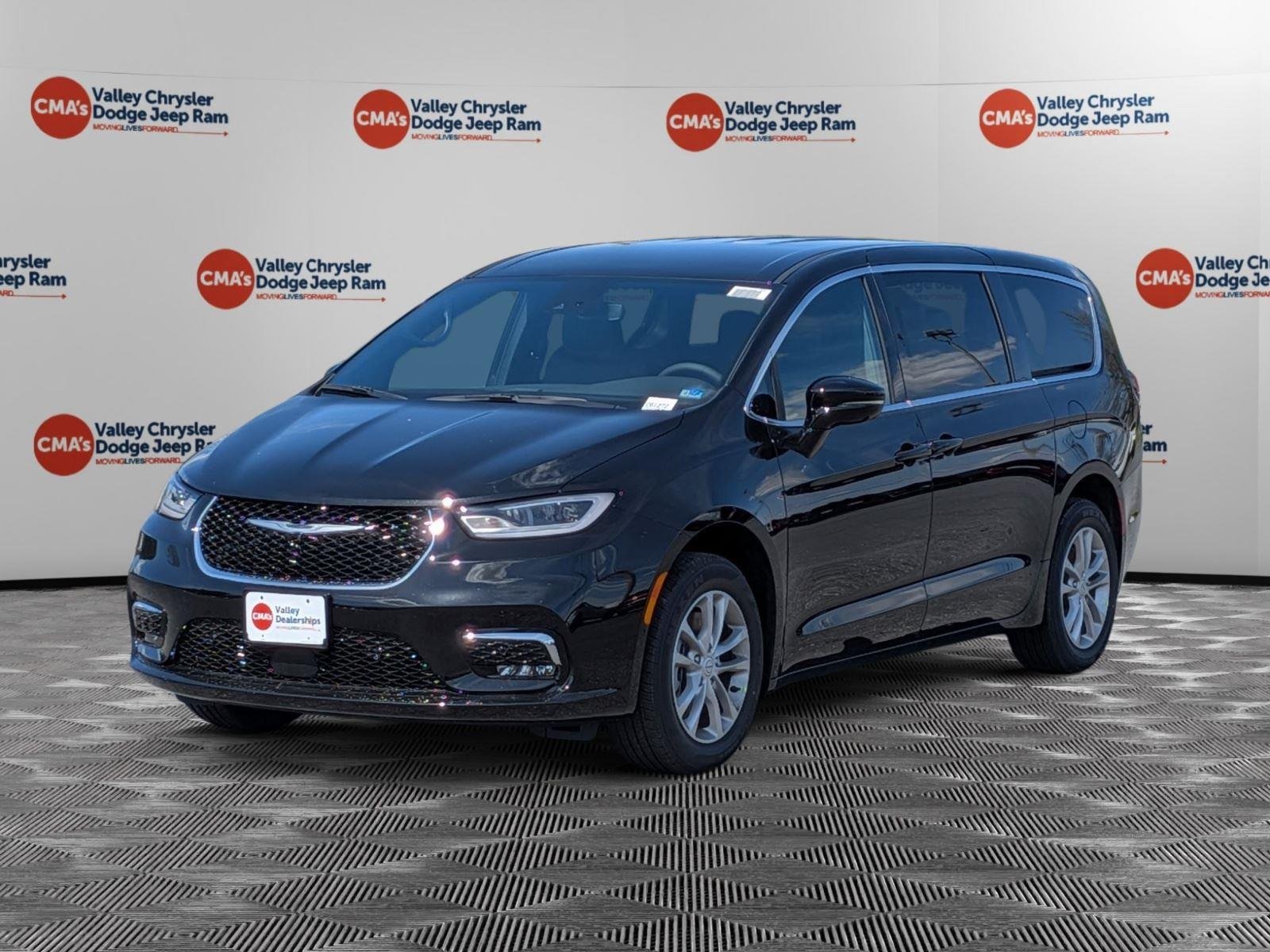 2026 Chrysler Pacifica Select AWD's photo