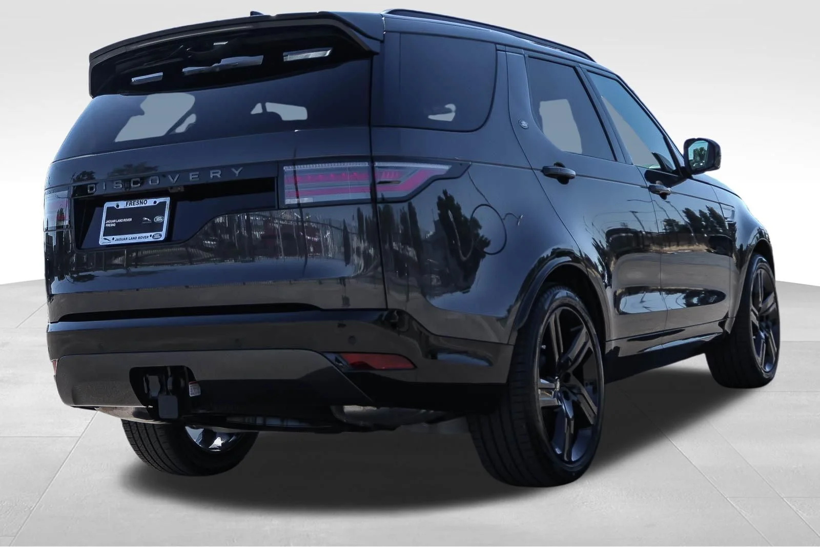 New 2026 Carpathian Grey Land Rover Dynamic SE image 5