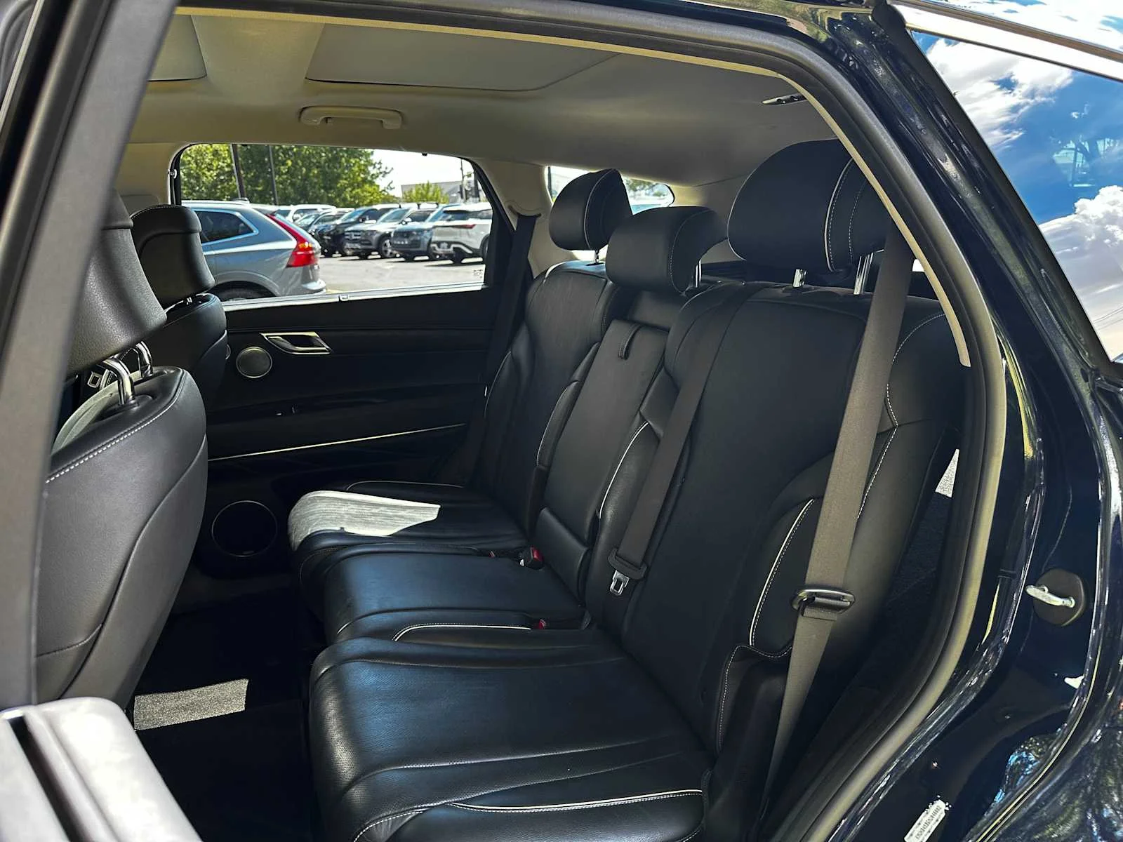 Used 2021  Genesis NA image 25