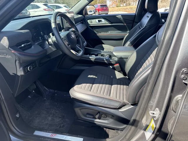 Used 2025 Gray Ford ST-Line image 23