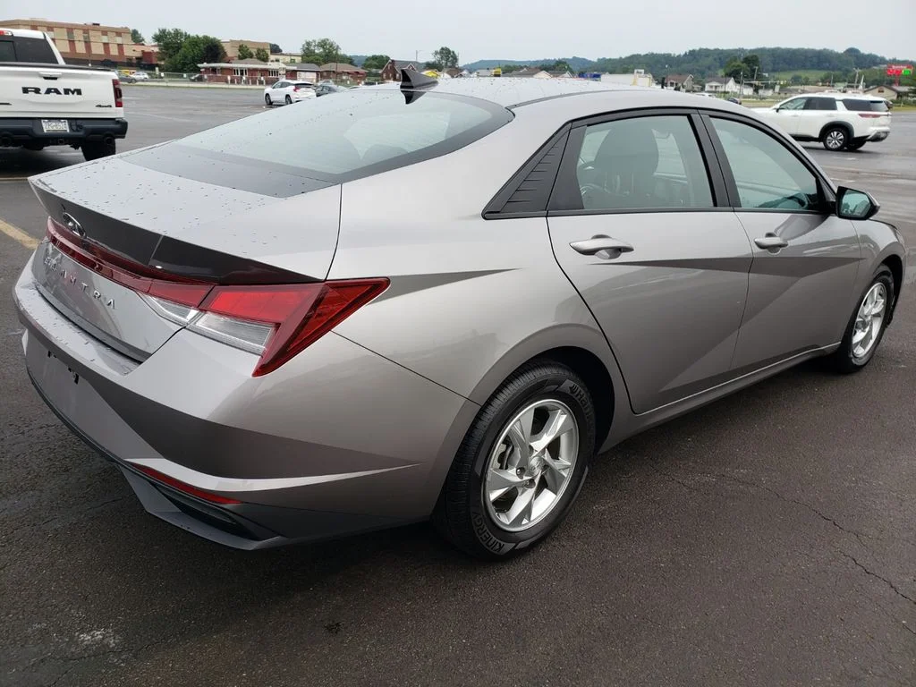 Used 2023 Silver Hyundai SE image 2