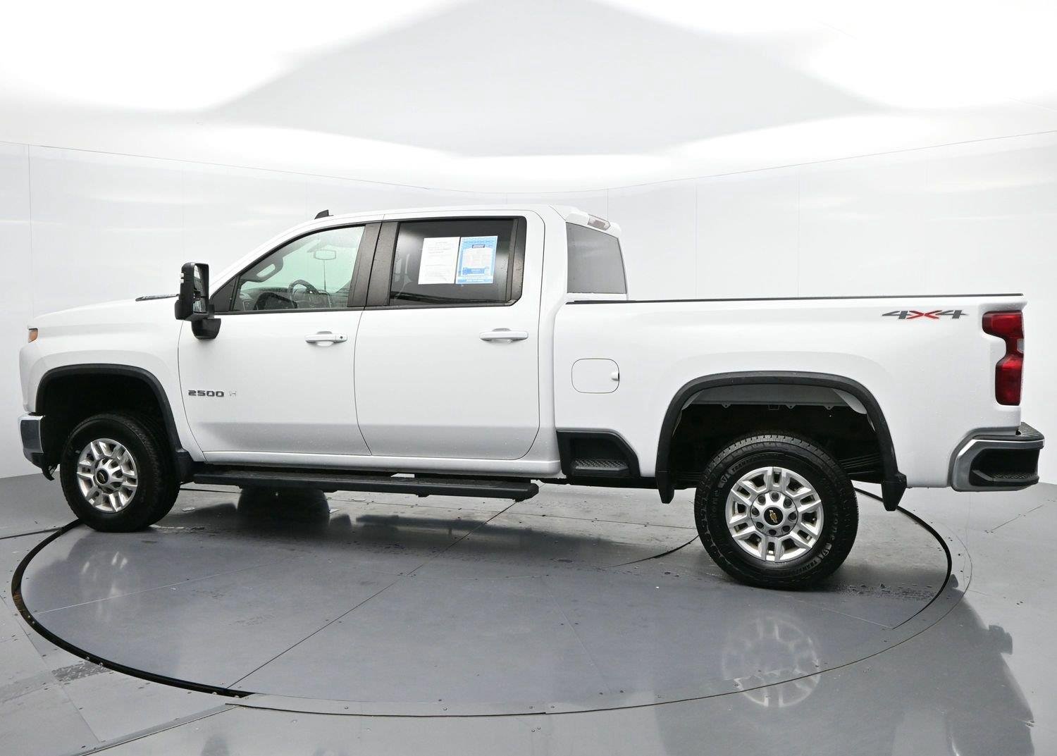Used 2022 Summit White Chevrolet LT image 4