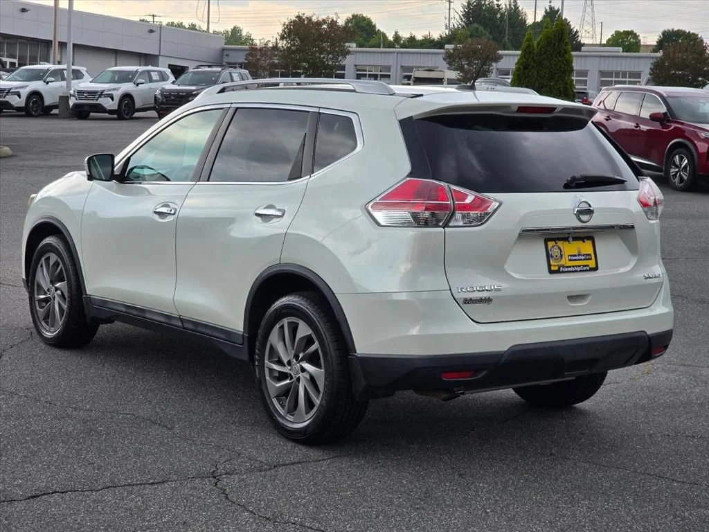 Used 2015 White Nissan SL image 24