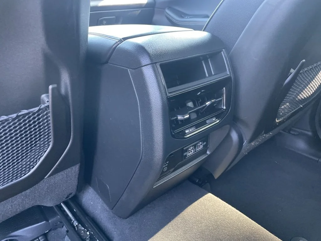 Used 2024 White Jeep Altitude image 29