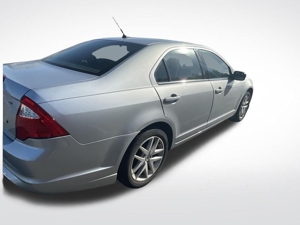 Used 2010 Silver Ford SE image 3