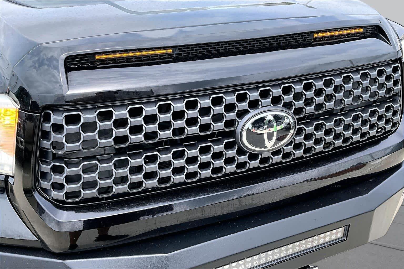 Used 2016 Black Toyota SR5 image 28