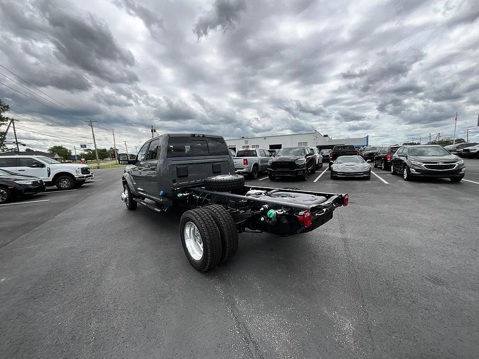 New 2026 Ceramic Gray Clear-Coat Exterior Paint RAM Laramie image 7